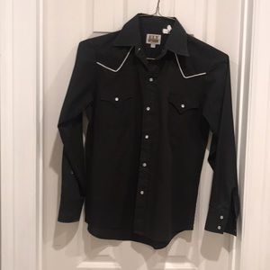 Cowboy Cool in this Black Pearl Snap